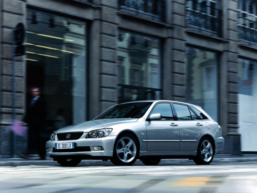  Lexus IS300 SportCross 2001 года  (EU) (фото 1 из 6)